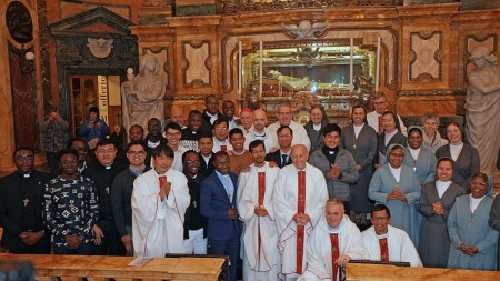 Salesianos y Salesianas se re&uacute;nen en Valdocco para el env&iacute;o misionero, celebrando 150 a&ntilde;os de la primera expedici&oacute;n misionera y renovando el ardor evangelizador nacido del coraz&oacute;n de Don Bosco.