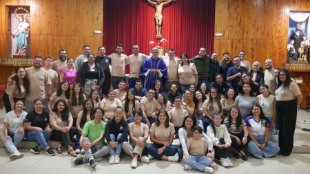  J&oacute;venes del grupo ESCOGE viven un retiro espiritual centrado en las bodas de Can&aacute;, renovando su compromiso de fe en el Centro Salesiano Santo Domingo Savio.