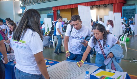 Los jóvenes tuvieron acceso a la oferta laboral y a la formación que ofrecen diversas instituciones y empresas del país.