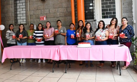 Las mamás compartieron de una celebración llena de agasajos.