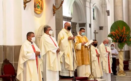 Eucaristía celebrada en Catedral metropolitana de Guatemala.