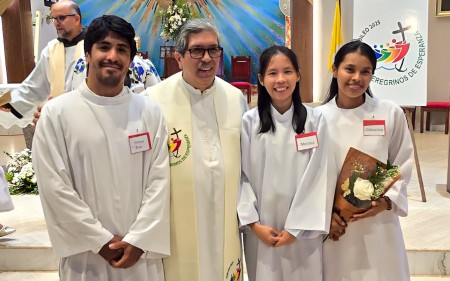 Estos tres nuevos miembros, al recibir los sacramentos, han dado un paso firme hacia una vida de fe más profunda, contribuyendo al fortalecimiento de la comunidad de la Basílica Don Bosco.