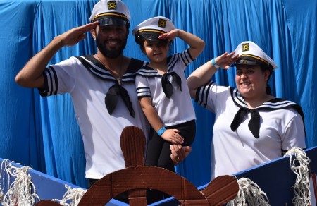 Familias del Salesiano Don Bosco, Zapote, participaron con entusiasmo en las actividades del Día de la Familia 2025, luciendo atuendos de marineros como símbolo del lema ‘Remar mar adentro.