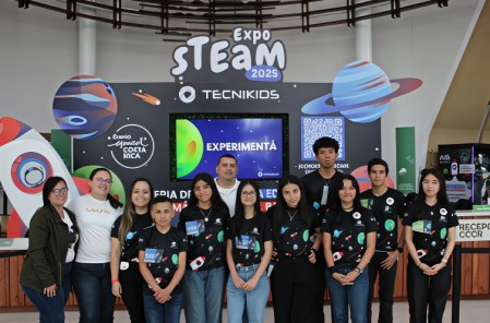 Jóvenes participantes del Clubhouse Sales Cartago reflejan el espíritu salesiano, cultivando habilidades y valores que los preparan para ser agentes de cambio.