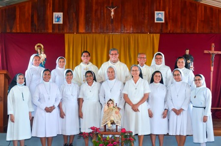 El lema de la Jornada Internacional de la Vida Consagrada fue "caminando juntos".