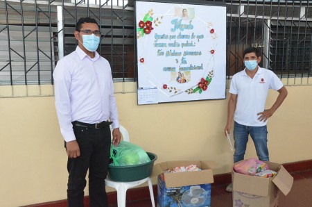 Donación de la comunidad educativa del Colegio Salesiano de Granada a Cáritas.