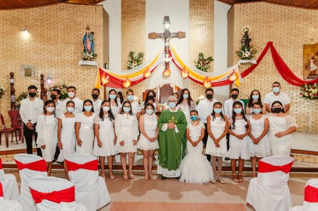 Los jóvenes se prepararon por varios años para recibir el sacramento de confirmación.