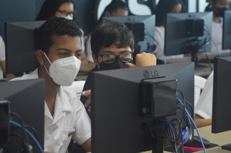 Los estudiantes son los primeros beneficiados con la renovación de los laboratorios de cómputo.