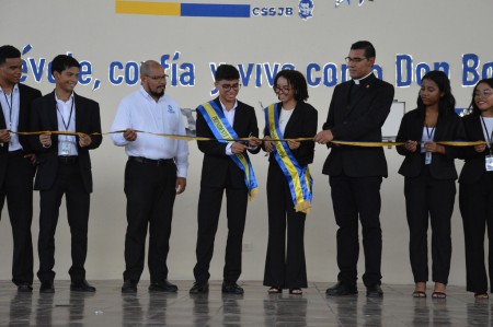 Derroche de talento juvenil en la Semana de Juventud del Colegio Salesiano San Juan Bosco de Granada. Miembros del consejo de estudiantes y autoridades del colegio en la gala de inauguración. 