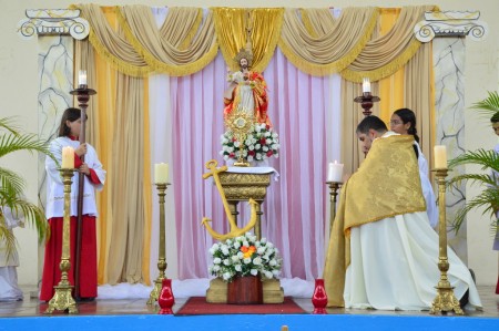 El Colegio Salesiano San Juan Bosco de Granada vivió con devoción la solemnidad de Corpus Christi, centrada en la adoración al Santísimo Sacramento.