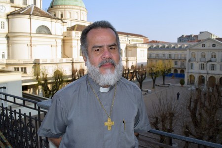 "Sueño con un mundo que aprendió a ponerse de rodillas porque reconoce, valora y respeta lo sagrado, porque sabe que el único infinito es Dios".