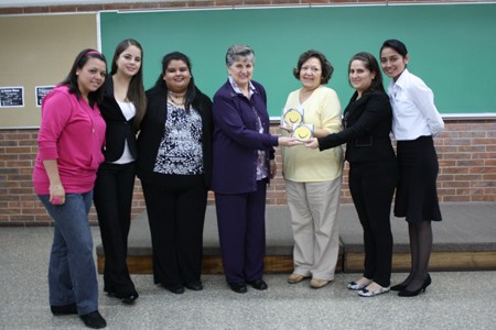 Alumnas realizan video para FUNDAL