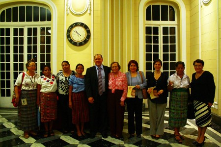 Editorial Universitaria lanza nuevo libro. 