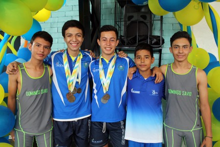 Campeones de atletismo. 