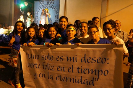Calles de Granada se llenaron de jóvenes de Don Bosco. 