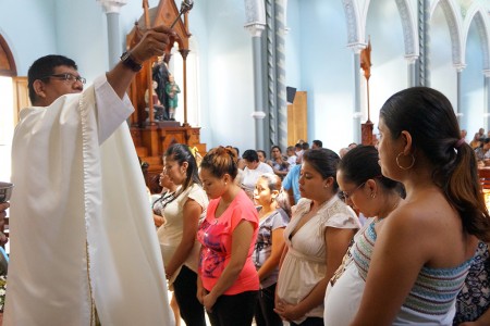 Bendición de María Auxiliadora a futuras mamás.