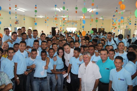 Don Ángel compartió parte de la mañana con los jóvenes del Centro de Formación Profesional