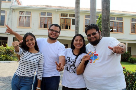 Adriana, Héctor, Ceci y Mauricio. Equipo del programa "Una hora con Don Bosco" en 107.3 Radio María.