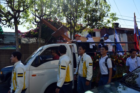 Símbolos de la JMJ llegan al Colegio Santa Cecilia en Sta. Tecla, El Salvador. 