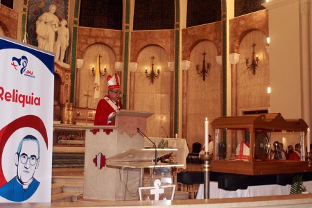 Reliquia de Monseñor Romero visitó la Basílica Don Bosco. 