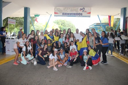 Delegación de Colombia llegó al Instituto Técnico Don Bosco.