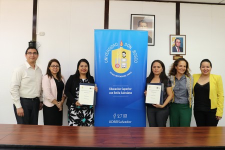 Autoridades de la Universidad Don Bosco y Asociación Muchas Más.