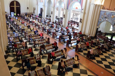 Los fieles acudieron de manera ordenada y cumpliendo todas las normas de bioseguridad.