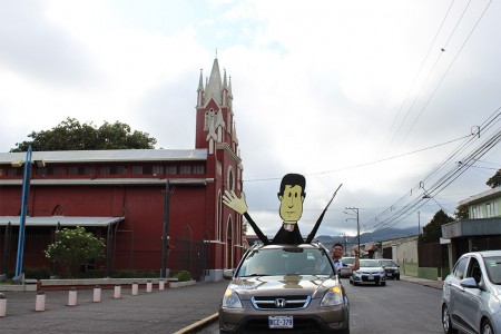 Don Bosco recorriendo las calles de Cartago.