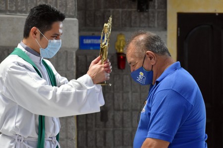 Bendición con la reliquia de Don Bosco.