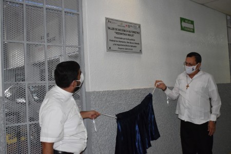 Placa inaugurativa del taller automotriz