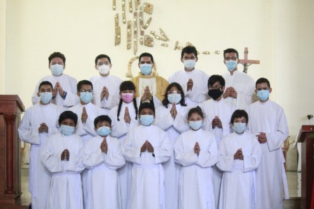 Los monaguillos se confiaron a la protecci&oacute;n de su patrono: santo Domingo Savio.