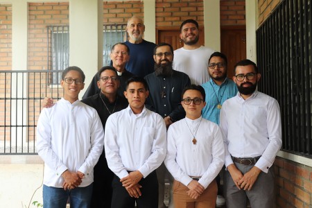 San José, con tu corazón de padre, custodia su vocación.