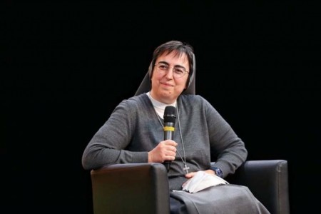 Sor Alessandra Smerilli, Hija de María Auxiliadora.