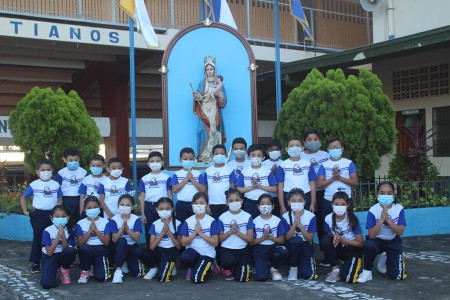 La Virgen Inmaculada peregrina visita a sus hijos.