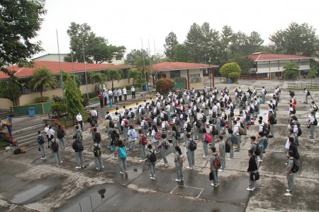 Por el momento para los niveles de inicial, primaria y tercer ciclo, se tiene programado iniciar las clases semipresenciales a finales de junio. 