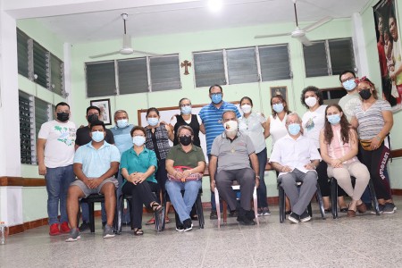 Agentes de pastoral en reunión con el inspector, P. Ángel Prado, sdb.