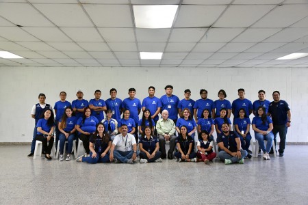 Jóvenes voluntarios en el proyecto de Refuerzo Educativo de FUSALMO.