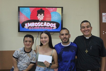 Daniela Jara, ganadora de la copa local de "Emboscados" en Pérez Zeledón, Costa Rica.