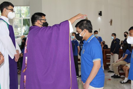 El Instituto Salesiano San Miguel se hizo partícipe de la celebración litúrgica del miércoles de ceniza.