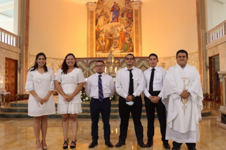 El bautismo es el fundamento de la vida cristiana y la puerta que abre a los demás sacramentos.