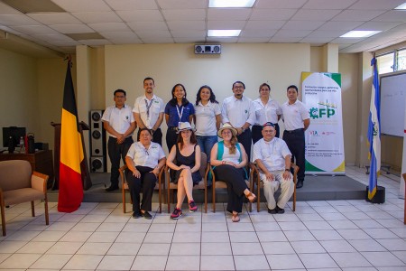 Representantes de Vía Don Bosco en la obra salesiana de Santa Ana, El Salvador.