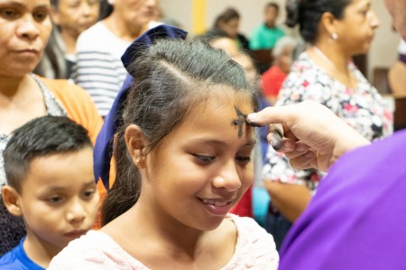 La Parroquia María Auxiliadora celebró el Miércoles de Ceniza e inicio el tiempo de cuaresma. 