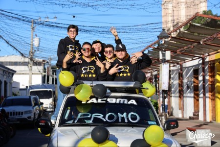 Con autos alegóricos, batucada, música y vítores, los Chalecos dieron inicio a las festividades del día San Juan Bosco. Los estudiantes fueron a acompañados por los padres de familia, docentes y colaboradores del colegio. 