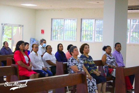 Los abuelos de preescolar del Instituto San Miguel fueron invitados a celebrar el día de Santa Ana y San Joaquín, abuelos de Jesús.