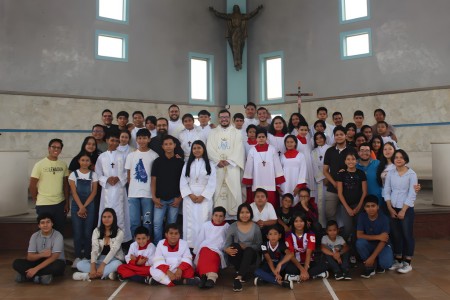 Monaguillos de las cinco zonas pastorales participando en actividades lúdicas y reflexivas durante el encuentro en la Parroquia María Auxiliadora. 