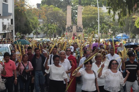 La Basílica Don Bosco inició las actividades de Semana Santa con la procesión y eucaristía de Domingo de Ramos. 