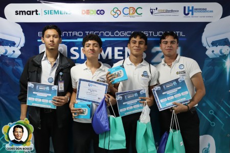 Ever Ramos, Roberto Moz y Alfredo Molina, fueron los ganadores del Encuentro Tecnológico Siemens-DEDICO 2024 realizada en San José, Costa Rica.