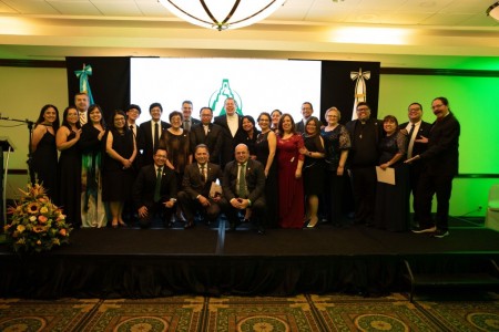 La Universidad Mesoamericana celebró el 25o aniversario de su fundación con una gala especial que reunió a autoridades académicas, colaboradores, invitados especiales y miembros de la comunidad salesiana.