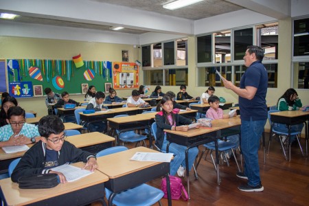 Niños realizan su examen de admisión, dando el primer paso para formar parte de la familia salesiana en el ciclo escolar 2025.