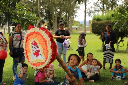 Niños y niñas del Oratorio Santo Domingo Savio disfrutan de una jornada llena de juegos, piñatas y espectáculos durante la celebración del Día de la Niñez en Cartago, septiembre de 2024.